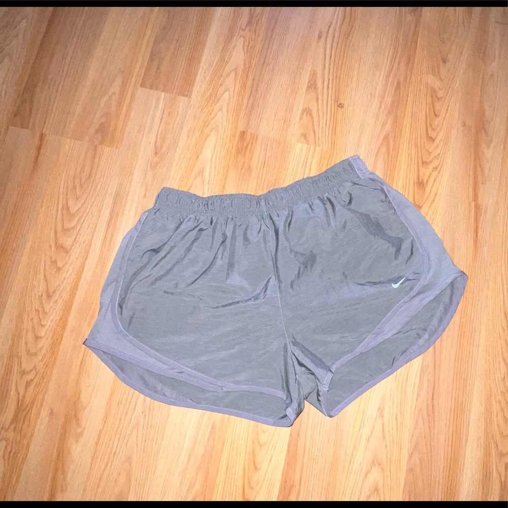 Nike Athletic Shorts XL Grey/silver